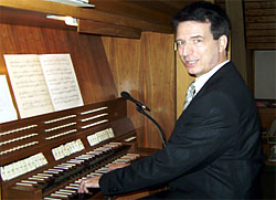 Organist für Trauerfeier